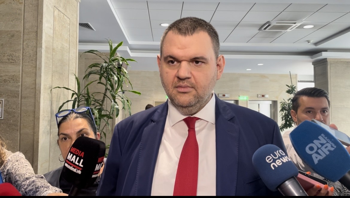 Делян Пеевски: Оставката на ген. Атанас Атанасов е прибързана, трябва да остане начело на комисията. Не е сега моментът за промени в службите