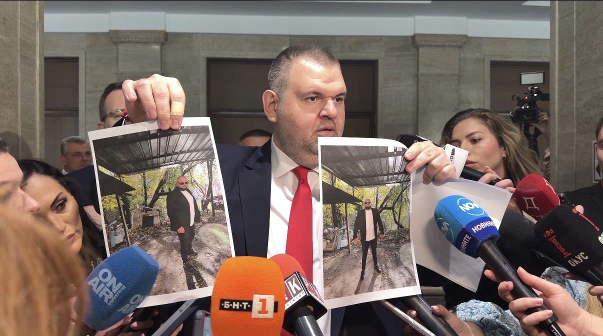 Делян Пеевски, лидер на ДПС и ПГ на ДПС-НОВО НАЧАЛО: Няма да позволя никога повече лъжливият сатрап Рашков, момичето с пеньоара и другият сатрап с „Шкода“-та да тормозят хората! Аз съм гарантът за това!