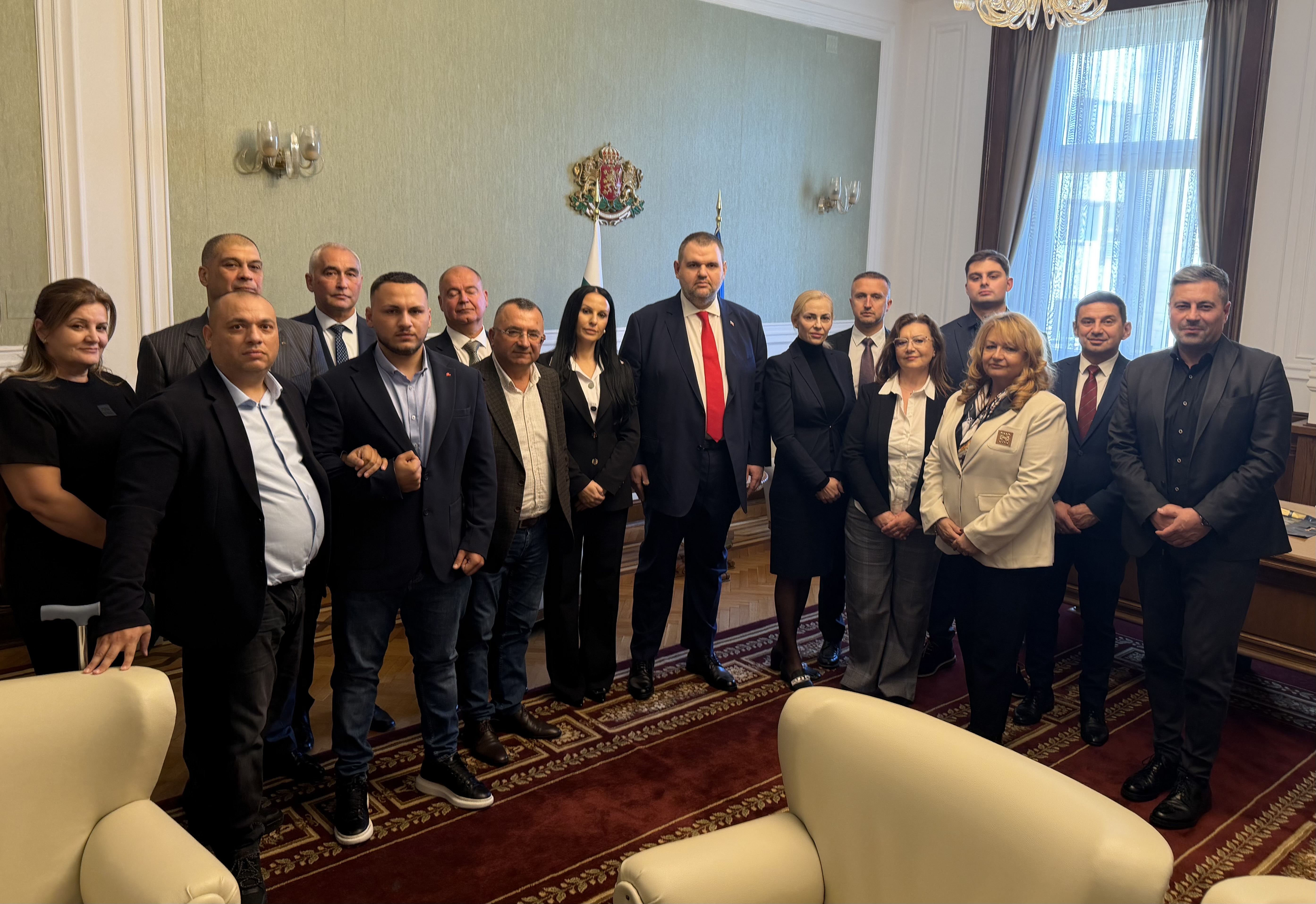 Делян Пеевски, лидер на ДПС и ПГ на ДПС-НОВО НАЧАЛО поздрави новоизбраните общински съветници от Пазарджик