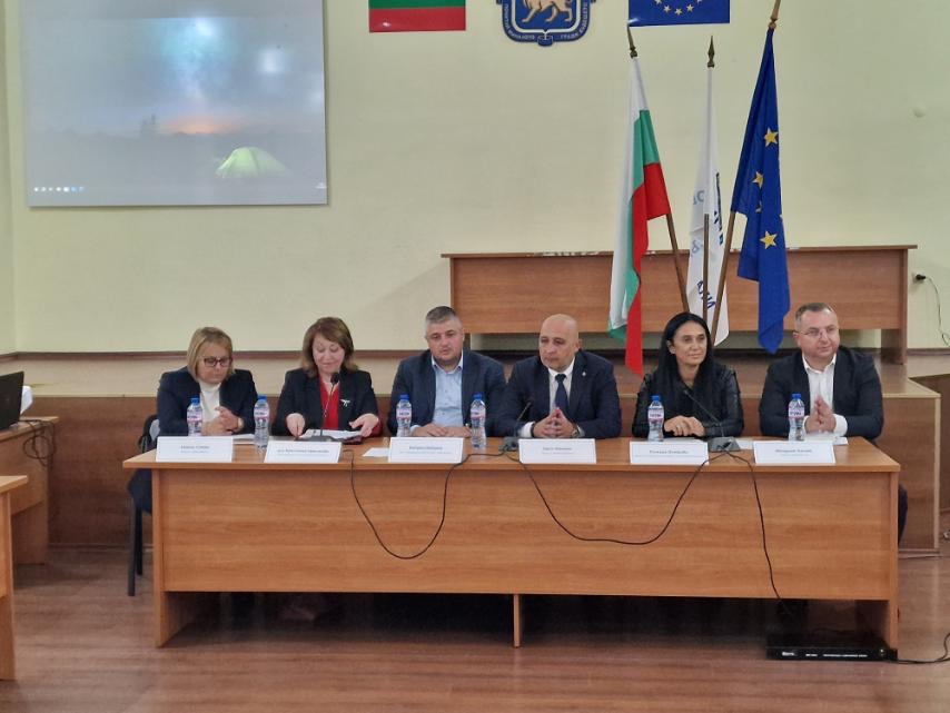 ПГ на ДПС-НОВО НАЧАЛО проведе дискусия: Реалната социална политика в полза на хората. Опитът на общините от област Кърджали