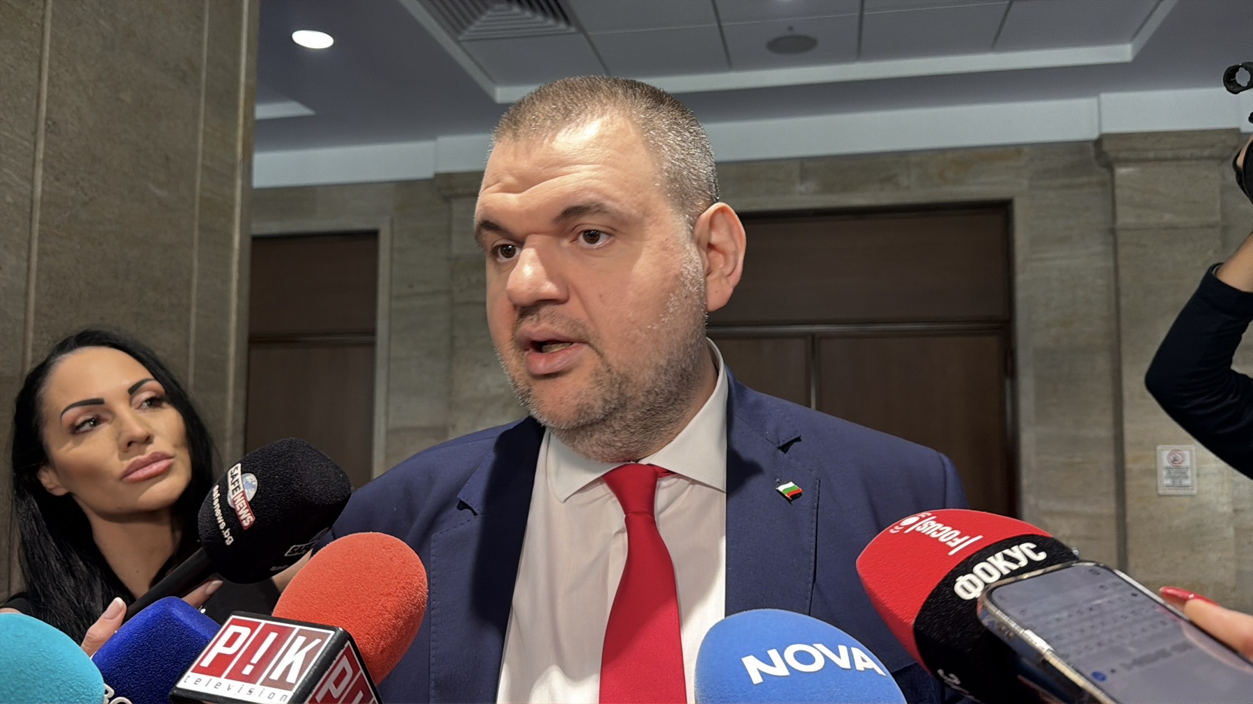 Делян Пеевски, лидер на ДПС: Управляващите готвят грабеж от магистрали и мантинели с анекси с 300% за “Хемус” и 160% за мантинели!