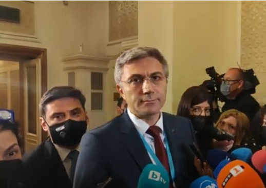 Коментар на председателя на ДПС Мустафа Карадайъ в кулоарите на НС