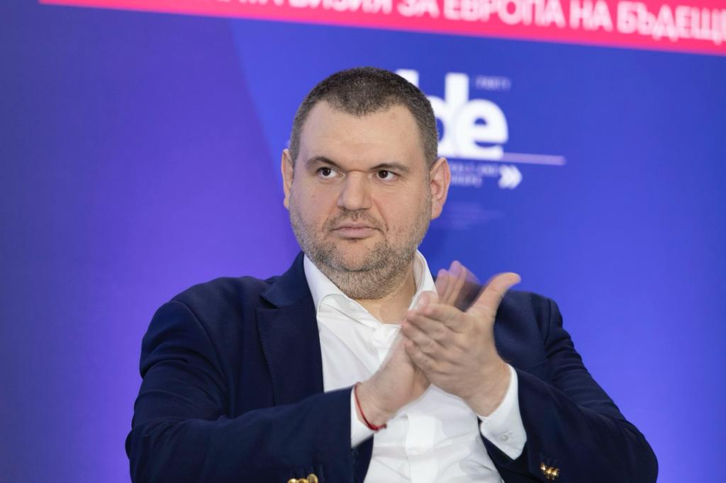 Делян Пеевски, председател на ПГ на ДПС към младите: Тепърва ще бъде модерно да казвате, че се занимавате с политика. С промените в Конституцията ще получим една работеща, правова държава, в която ще сте спокойни и ще се чувствате защитени