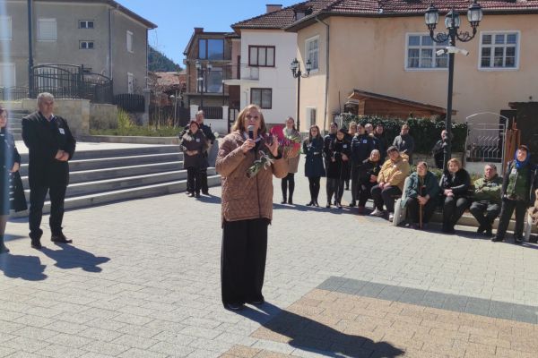 Искра Михайлова от Якоруда: Ще участваме в управлението, ще задвижим оперативните програми и 60 млрд.лв. ще стигнат до бизнеса и хората