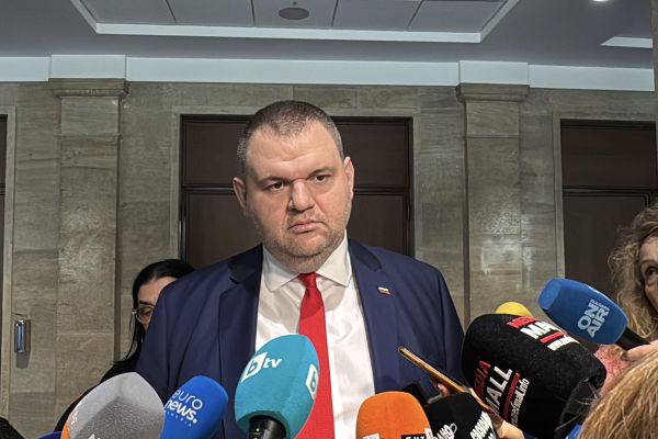 Делян Пеевски, лидер на ДПС и ПГ на ДПС-НОВО НАЧАЛО : Тези, които грабиха държавата 5 години с техния баща!? Това свърши! Аз съм гарантът!