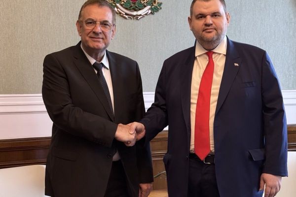 Делян Пеевски, лидер на ДПС и ПГ на ДПС-НОВО НАЧАЛО се срещна с доц. д-р Джевдет Чакъров. Обединение в името на хората и целостта на ДПС