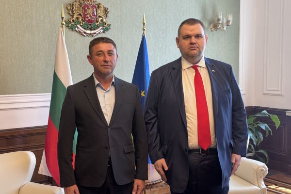 Делян Пеевски, лидер на ДПС и ПГ на ДПС-НОВО НАЧАЛО прие община Руен в стратегията “Ново начало”