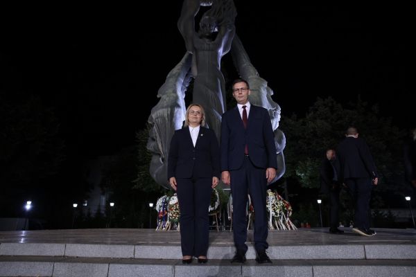 Зам.-председателят на НС и ПГ на ДПС Айтен Сабри и народният представител от ДПС Станислав Анастасов присъстваха на тържествената заря- проверка по повод Деня на Съединението