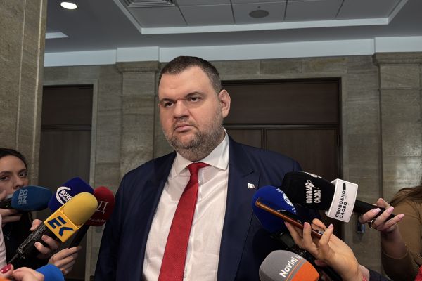 Делян Пеевски, лидер на ДПС и ПГ на ДПС-НОВО НАЧАЛО: Поредният неуспех на проруските партии. В парламента са излишни!