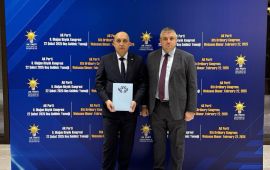 HÖH Genel Başkan Yardımcısı ve Kırcaali Belediye Başkanı Erol Mümün ve HÖH YENİ BİR BAŞLANGIÇ Parlamento Grubu Başkan Yardımcısı Bayram Bayram Ankara'daki AK Parti konferansına konuk oldular