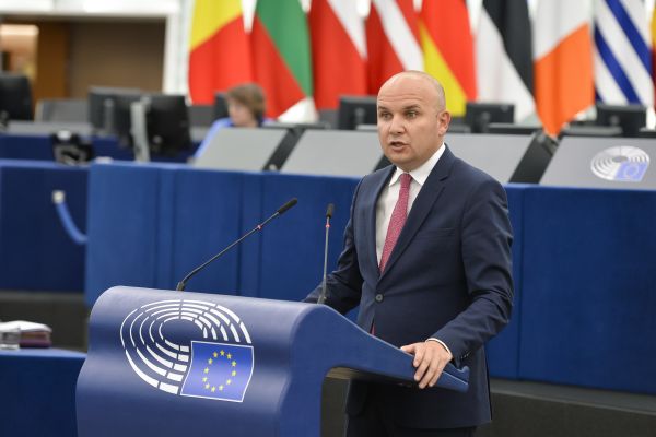 Кючюк от ЕП: България прекрати схемата със златните паспорти и се доказа като надежден партньор - Австрия и Нидерландия да го признаят!