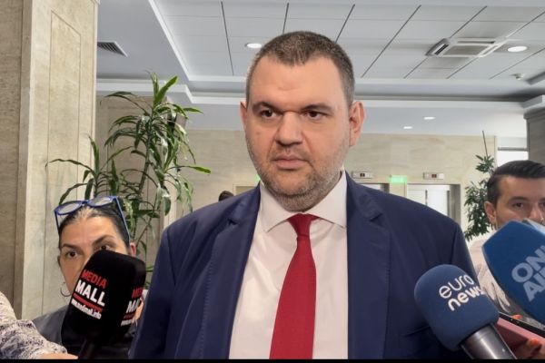 Делян Пеевски: Оставката на ген. Атанас Атанасов е прибързана, трябва да остане начело на комисията. Не е сега моментът за промени в службите