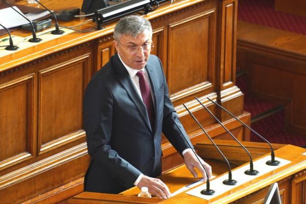 Мустафа Карадайъ: Умнокрасиви Рамбовци рушат държава, държавност и демокрация