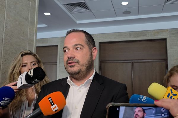 Калин Стоянов : Демерджиев става смешен - не познава законите и забравя какво е казал