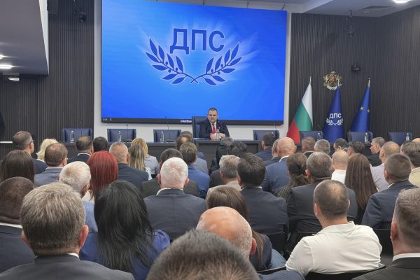 Делян Пеевски, лидер на ДПС: Аз ще бъда най-отпред и ще ви водя! ДПС ще следва мисията си - това са хората!